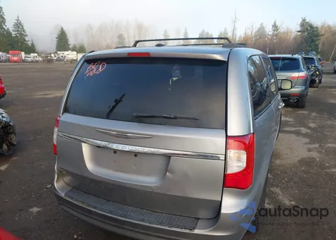 2016 Chrysler Town & Country Touring z USA, uszkodzony, nr VIN 2C4RC1BG4GR267771